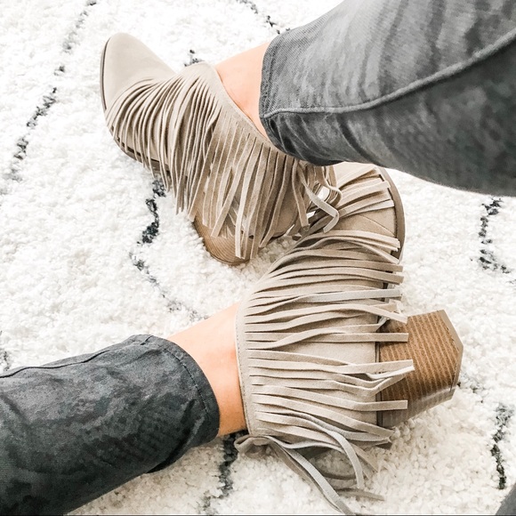 5⭐️ Grey Vegan Suede Fringe Ankle Booties - Picture 3 of 7